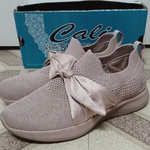 Skechers Memory Foam Pink Bow Shoes  Size  US 7,5